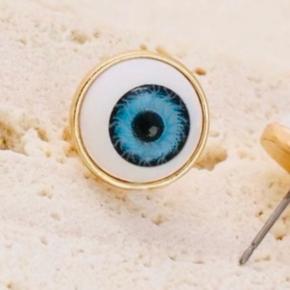 “Blue Eyes” Realistic Realism Eyeball Evil Eye Protection Oddity Whimsy Lil Stud - Picture 3 of 5